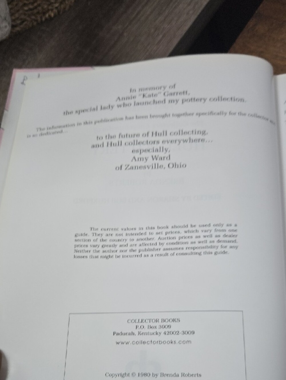 Hull Pottery Collector's Encyclopedia - by Brenda Roberts - Picture 4 of 5